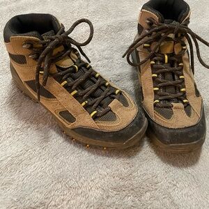 Denali Tan and Brown Youth Hiking Boots
